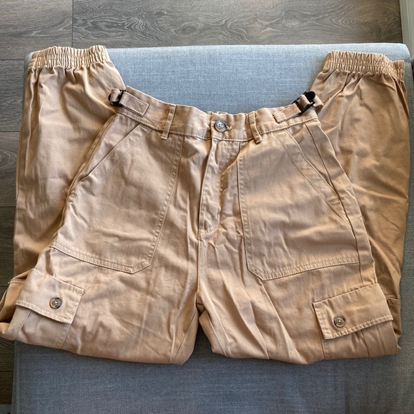 Pull&bear army style khaki pants in size 4. - Picture 1 of 3